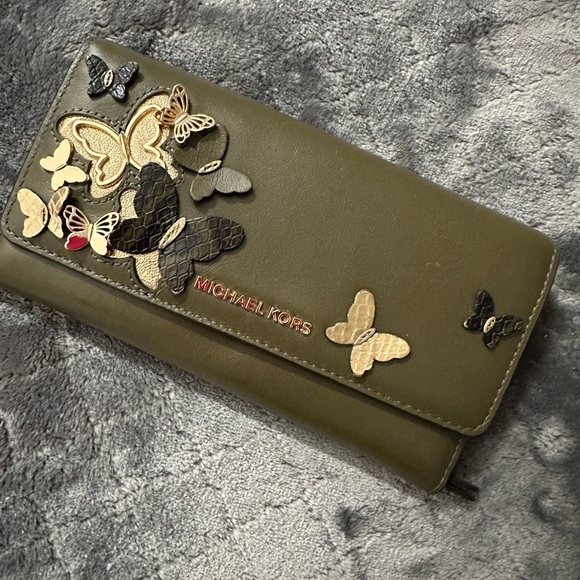 Michael Kors Butterfly Wallet on a chain - Picture 13 of 13